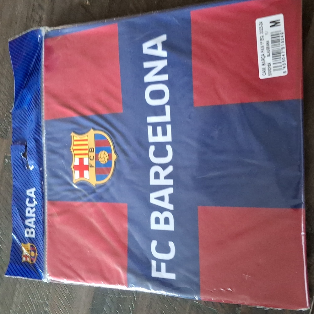 FC Barcelona shirt, Size M in mens